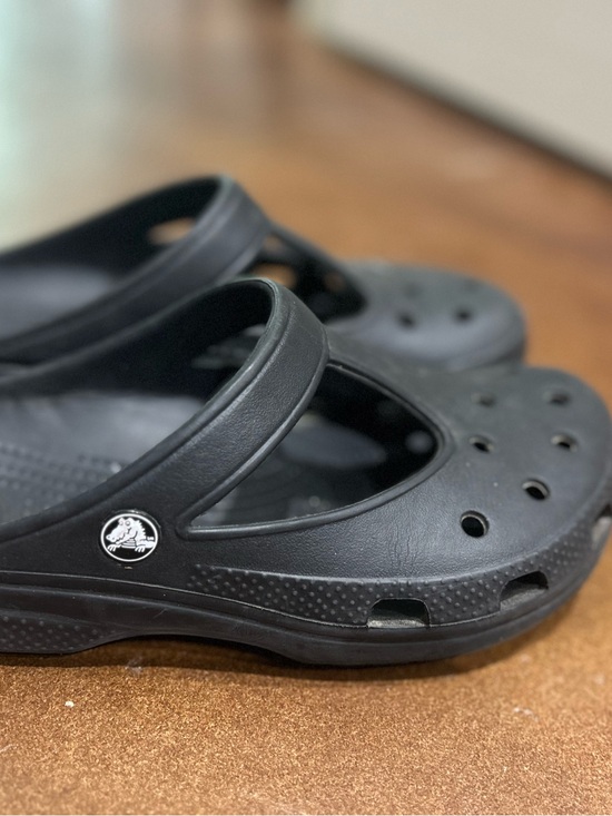 CROCS Shoes - CROCS womens Black Clog Sandals with Heel Strap